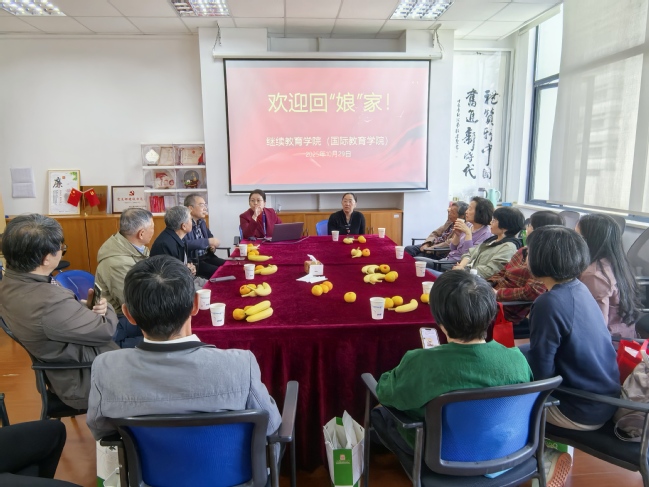 金秋重阳聚首 桃李情深“话”发展——必威西汉姆联退休老教师“回娘家”共叙桑榆情