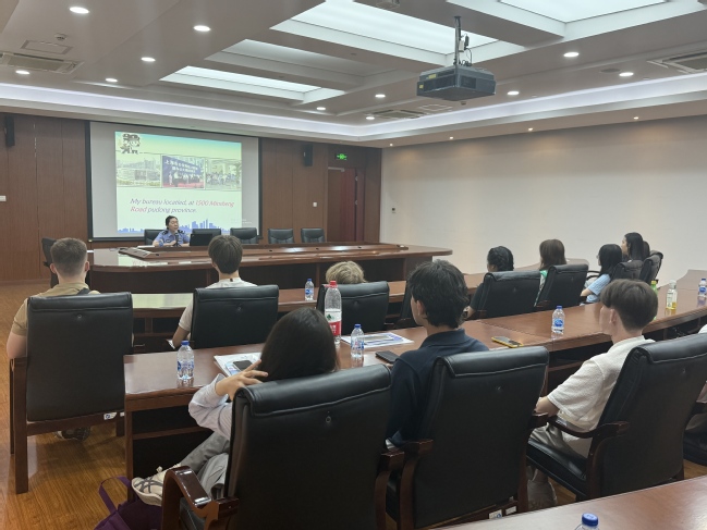 多元汇聚新能量 海纳百川绽新彩——国际教育公司举行2025级国际员工开学典礼暨入学教育 多元汇聚新能量 海纳百川绽新彩——国际教育公司举行2025级国际员工开学典礼暨入学教育