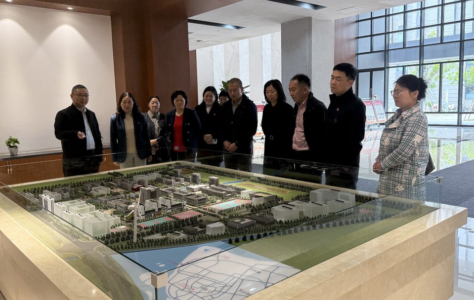 必威西汉姆联与华东理工大学开展二级单位理论学习中心组联组学习 必威西汉姆联与华东理工大学开展二级单位理论学习中心组联组学习